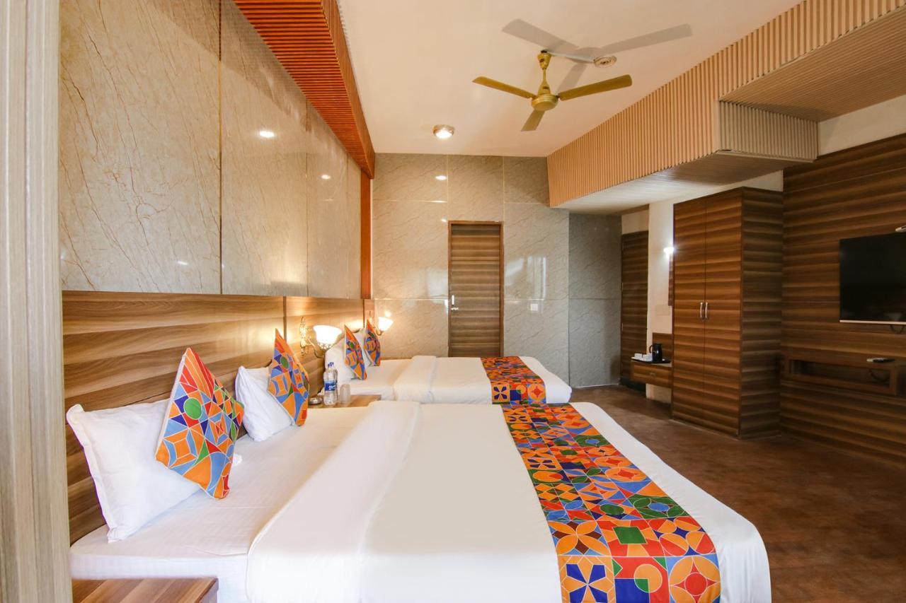 Fabhotel Vijay Palace Дармсала Экстерьер фото